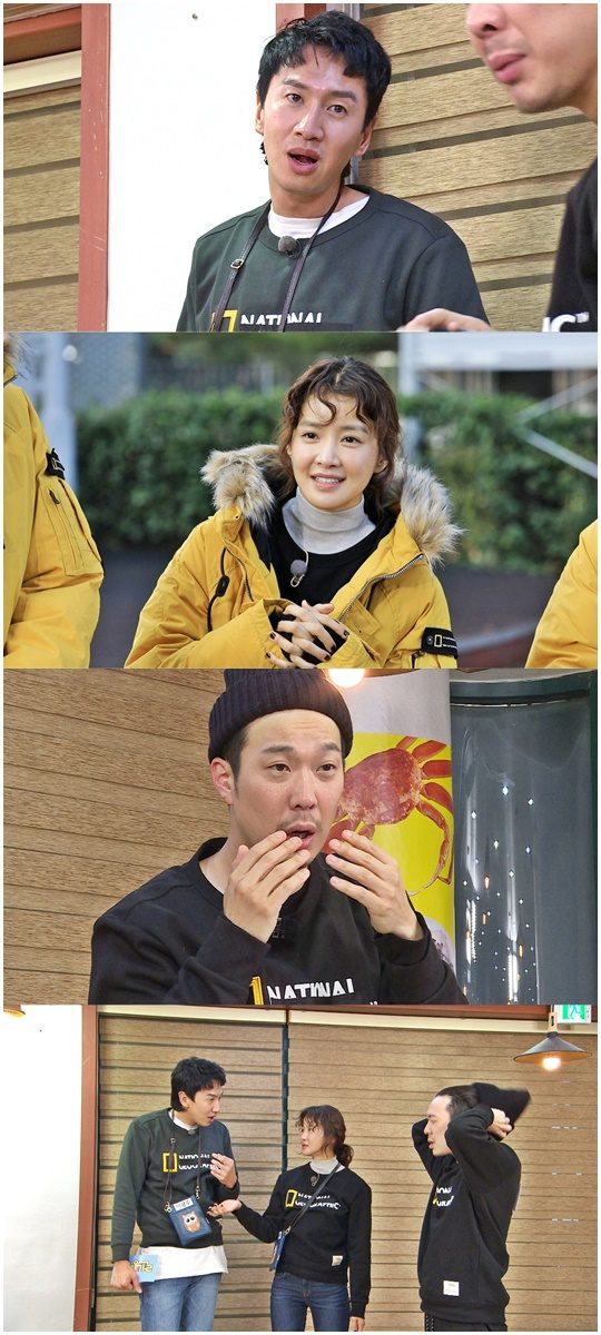 On SBS Running Man, which will be broadcast on the 9th, the story of actor Lee Si-young becoming the Terminal King of betrayal will be revealed.The Running Man will be held as the Mission Year-end Settlement Race, which collects all of the Global Failure Missions and re-enters the challenge.Lee Si-young, who was a guest, will give a big smile to the performance of the King of the Postership, who does not fall into the tricks of Haha X Lee Kwang-soo, the representative betrayal duo of Running Man.Amidst a flurry of distrust over the failure to trust each other during the commission, Haha showed the humiliation photo of Lee Kwang-soo and demanded that Lee Kwang-soo give in.Lee Kwang-soo, who was hesitant and hesitant, gave a helpful look to Lee Si-young, the representative of the entertainment industry.Lee Si-young, who approached Haha, said, Unlike Lee Kwang-soos expectation, I will send you a piece of blackmail.Lee Kwang-soo said, My betrayal teacher is Haha, and Lee Si-young is more than that.Even after that, Lee Si-youngs performance continued; Lee Si-youngs new appearance shocked the members throughout the shoot.The sparkling traitor war related to Lee Si-young can be seen at Running Man which is broadcasted at 4:50 pm on this day.