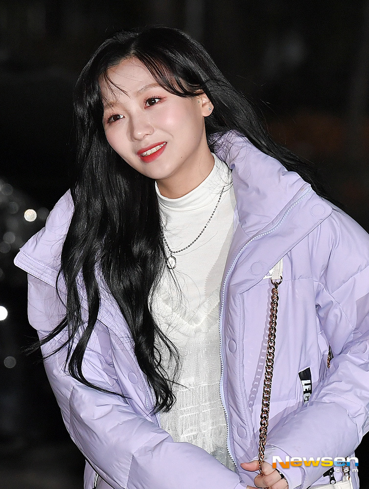 KBS 2TV Music Bank rehearsal was held at the public hall of Yeouido KBS New Pavilion in Yeongdeungpo-gu, Seoul on December 7th.Lovelyz Ryu Su-jeong poses on the day.