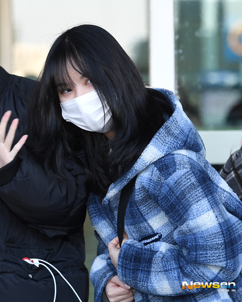 Group GFriend departed overseas on December 8th, with an airport fashion through Incheon International Airport Terminal # 2.On that day, GFriend (Wish, Yerin, Eunha, Yuju, SinB, Umji) Eunha is moving to the departure hall.yun da-hee