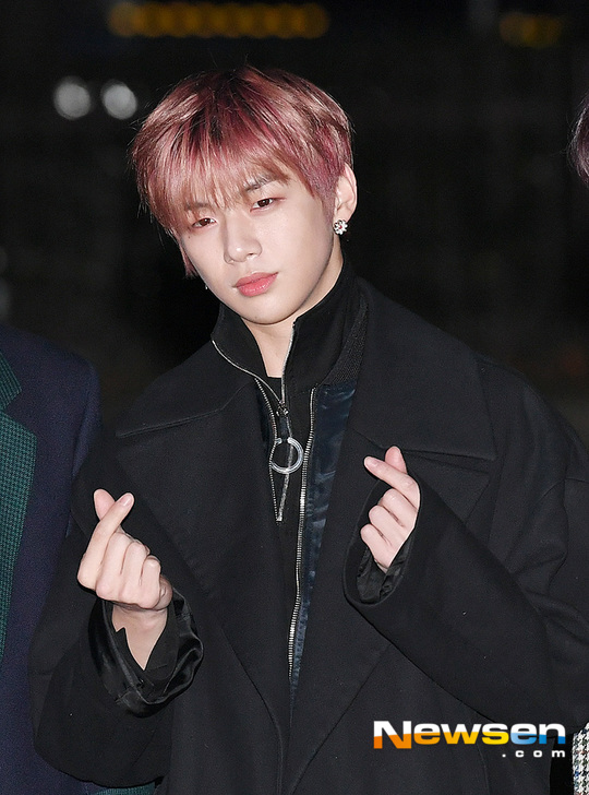 .IZ*ONE Sakura Girl Group first placeWanna One Kang Daniel has recorded the most points in the Idol chart rating ranking for 37 consecutive weeks.In the Idol chart on December 8, Kang Daniel was honored with the most votes with 47993 participants in the fourth week of November.Kang Daniel has been leading the solo record for 37 consecutive weeks.Followed by Kang Daniel: Ji Min (BTS, 37783), Bhu (BTS, 28896), Jung Guk (BTS, 12428), Rai Guan Lin (Wanna One, 8239), Ha Sung-woon (Wanna One, 6229), Park Ji-hoon (Wanna One, 4874), Miyawaki Sakura (IZ*ONE) 3,895, Park Woo-jin (Wanna One, 3893), and Hwang Min-hyun (Wanna One, 3683) received high votes.Especially in this weeks rating ranking, the number of votes of IZ*ONE member Miyawaki Sakura slightly increased and became the most votes among the girl groups.