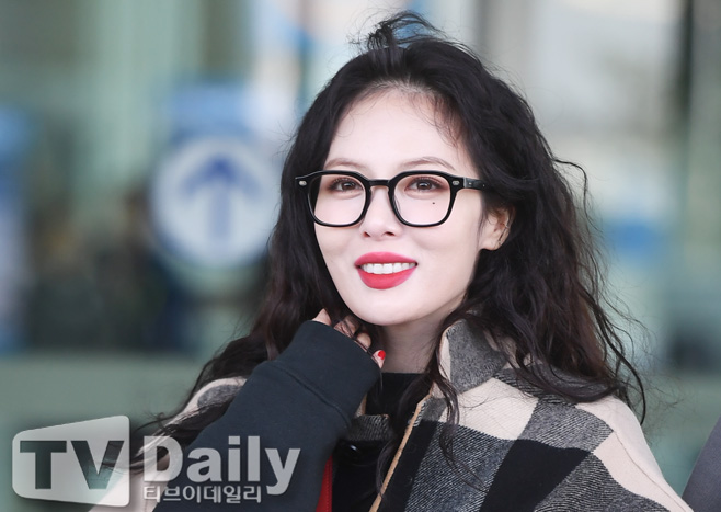 The Hyona DAWN couple deparated to Paris, France, through the Incheon International Airport on the afternoon of the 8th.On this day, a couple of Hyuna DAWN are heading for Departure.Meanwhile, YiDAWN (Kim Hyo-jong), from Hyuna and the Pentagon, is in public devotion.Hyojong Kim Departure
