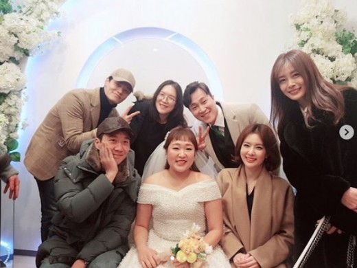Song Dae posted several photos on his instagram on the afternoon of the 8th, along with an article entitled We Bae Suzy, congratulations on marriage.In the photo, Song Dae, who visited Lee Su-jis marriage ceremony at 12:30 pm on the day, was featured.Lee Su-ji, the main character of the day wearing a wedding dress in the brides waiting room, poses with acquaintances.Meanwhile, Lee Su-ji and Song Dae have enjoyed a trip to Bandung, Indonesia through KBS2 Battle Trip.