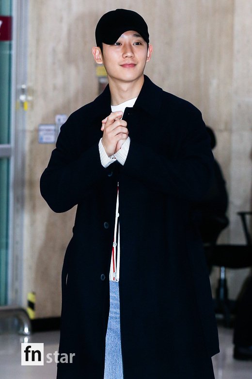 Actor Jung Hae In arrived at Gimpo International Airport after finishing the fan meeting schedule in Japan Tokyo on the 10th.