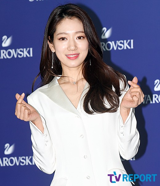 Actor Park Shin-hye attended a jewelry brand launch Event held at Time Square in Yeongdeungpo-gu, Seoul on the afternoon of the 10th.Affection Heart.The appearance of pure white.Goddess Smile.The Stone of Dancing.A little prettier today.