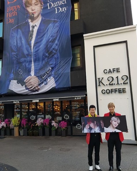 Singer Gangnam District and Tae Jin-ah celebrated Wanna One Kang Daniels birthday.Gangnam District posted a picture on his instagram on the 10th with an article entitled Happy Birthday Daniel. with Tae Jin-ah.In the open photo, Gangnam District and Tae Jin-ah are standing in front of a cafe with a banner of Kang Daniel.In particular, Gangnam District and Tae Jin-ah are smiling with Kang Daniels photos.Meanwhile, Wanna One Kang Daniel celebrated her birthday on the day.Photo: SNS in Gangnam District
