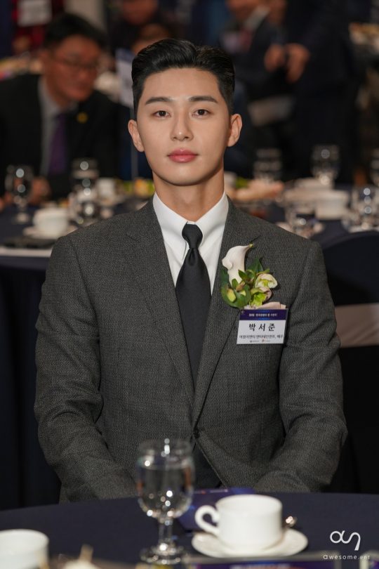 Actor Park Seo-joon was selected as Byul of Korea Tourism.Park Seo-joon attended the 2018 Korea Tourism Byul Awards held at the Arirang Hall in Incheon, Kyungwon, on the afternoon of the 11th, and was honored with the Minister of Culture, Sports and Tourism (Minister Do Jong-hwan, hereinafter the Ministry of Culture and Tourism).The Korea Tourism Byul, which celebrated its 8th anniversary this year, started in 2010 to discover and publicize outstanding tourists and contributors who contributed to the development of Korean tourism during the year.Past contributors include Bae Yong-joon, Kim Yu-na, So Ji-seop, Jeon Ji-hyun, Lee Min-ho and Park Bo-gum.Park Seo-joon said, I started Acting with a pure passion to be an actor, but I am glad and grateful to have attracted the attention of many people both at home and abroad. I heard that not only Korean fans but also overseas fans are looking for a place where our drama and movie background are.It is also another one power to make such news act.I think it is a prize on behalf of many actors and singers who are trying to publicize Korean culture, and I will try to show you a better picture in the future. Park Seo-joon is a global advertising model for various brands including clothing, cosmetics and beverages; it is currently filming the movie Lion, which is scheduled to open in 2019.