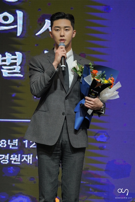 Korean wave star Park Seo-joon was selected as Byul of Korea Tourism.Park Seo-joon attended the 2018 Korea Tourism Byul Awards held at the Arirang Hall in Incheon, Kyungwon One, on the afternoon of the 11th, and was honored with the Minister of Culture, Sports and Tourism (hereinafter referred to as the Ministry of Culture and Tourism).The Byul of Korea Tourism, which celebrated its 8th anniversary this year, started in 2010 to discover and publicize outstanding tourists and contributors who contributed to the development of Korean tourism during the year.Park Seo-joon was selected as the final contributor to tourism in 2018 after a fair evaluation of experts in tourism, which consists of academia, industry, and media among candidates received through various routes such as local governments, related organizations, and national recommendations.Past contributors include Bae Yong-joon, Kim Yu-na, So Ji-seop, Jeon Ji-hyun, Lee Min-ho and Park Bo-gum.In November, he was invited to the 2018 Cosmo Beauty Awards in Shanghai, China, and won the honor of winning the Brightest Idol of the Year award.In particular, since Korea Actors visit to China and activities have not been active in recent years since the beginning of Han Han-ryong, Park Seo-joons 2018 Cosmo Awards is interpreted as having a unique meaning.On November 11, he received the honor of the Minister of Culture and Tourism of 2018 Korea Tourism, and he is contributing to the revitalization of Korea tourism by solidifying his position as a representative actor leading the Korean wave.In fact, Park Seo-joon is constantly being talked to Asian fans such as Japan, China, and Vietnam, and it is the back door that Asian fans who are looking for Korea to see Park Seo-joons face are also continuing.Park Seo-joon said, I started Acting with a pure passion to be an actor, and I am glad and grateful to have attracted the attention of many people both at home and abroad. I heard that not only Korean fans but also overseas fans are looking for the background of our drama and movie.It is also another one power to make such news act.I think that it is a prize on behalf of many actors and singers who are trying to publicize Korean culture, and I will try to show a better picture in the future. Meanwhile, Park Seo-joon is active throughout Asia, including China, Taiwan, Vietnam and the Philippines, as well as in Korea, including as a global advertising model for various brands such as clothing, cosmetics and beverages, and is currently filming the movie Lion to be released in 2019.