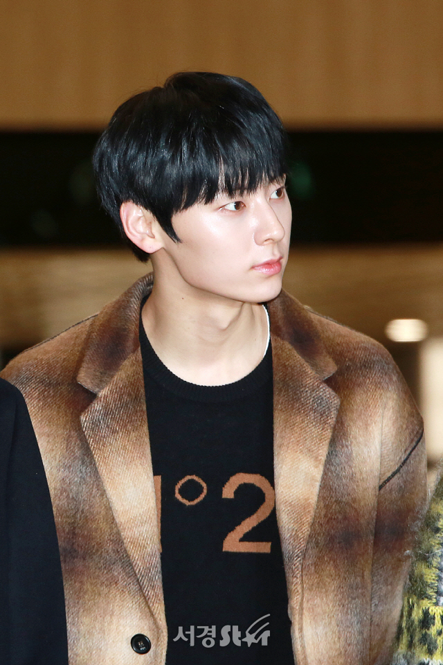 Wanna One member Hwang Min-hyun is leaving for Tokyo, Japan.