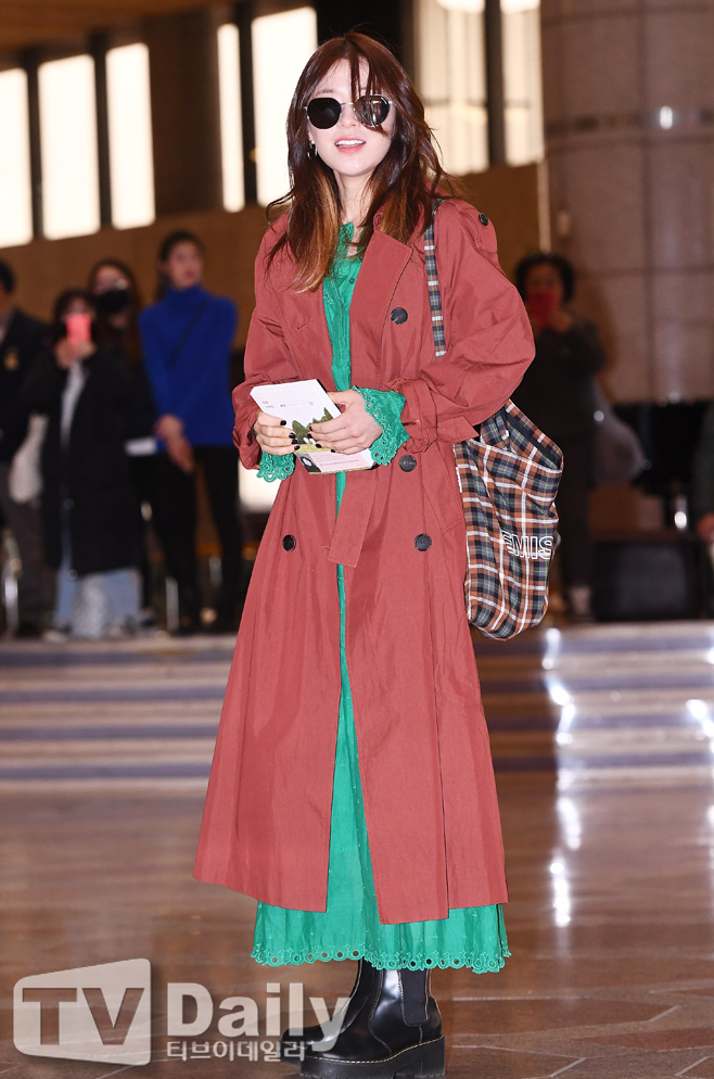 Choi Kang-hee left for Japan via Gimpo International Airport, a car attending the 2018 Mnet Asian Music Awards on the morning of the 11th.Group New East W, Mama Moo, Monster X, BTS, Stray Kids, Eyes One, Wanna One and Twice will stage in the 2018 Mama Fans Choice in Japan (2018 MAMA FANS CHOICE in JAPAN)In addition, Matsushige Yutaka, Yang Se-jong, Jang Hyuk, Jung So-min and Ha Seok-jin will be the winners, and the host will be Park Bo-gum.Meanwhile, 2018 MAMA will start at Dongdaemun Design Plaza in Korea on the 10th, followed by the Saitama Super Arena in Japan on the 12th and the AsiaWorld-Expo Arena in Hong Kong on the 14th.2018 Mnet Asian Music Awards to leave the country