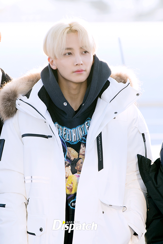 The group Seventeen departed for Hong Kong through Incheon International Airport on the morning of the 12th to attend the 2018 Mnet Asian Music Awards.Seventeen, Yoon Jeonghan, wore jeans on the white padding, and the superior visuals were outstanding.Out of the eyes.Man is innocent.The Street Runway.