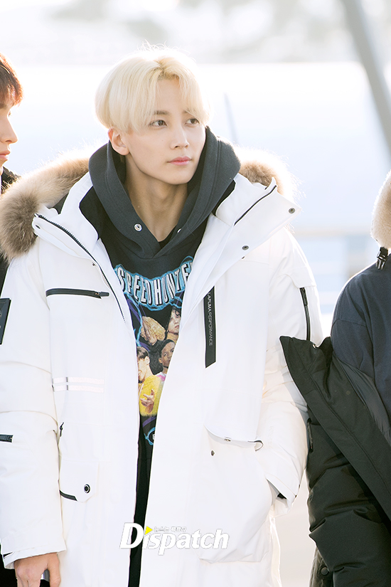 The group Seventeen departed for Hong Kong through Incheon International Airport on the morning of the 12th to attend the 2018 Mnet Asian Music Awards.Seventeen, Yoon Jeonghan, wore jeans on the white padding, and the superior visuals were outstanding.Out of the eyes.Man is innocent.The Street Runway.