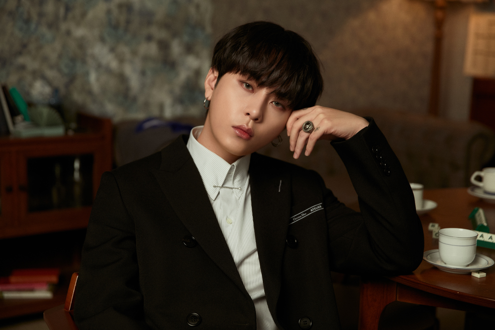 Highlight Yong Jun-hyung captures Boy friend emotional melody with OST.Around Earth announced on December 12 that Yong Jun-hyung will participate in the song Do not hesitate which is the third OST of the 2018 top-notch drama tvN Boy friend, and release it at 6 pm on December 13.The song Dont Hesitate, sung by Yong Jun-hyung, is a lyrical song that captures the hearts of lovers who want to start loving love.Boy friend is a thrilling emotional melodrama that started with the accidental meeting of Cha Soo-hyun (Song Hye-kyo), who has never lived his life of choice, and Kim Jin-hyuk (Park Bo-gum).