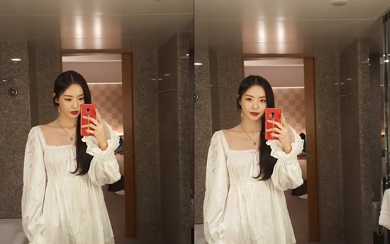 Actor Lee Da-hee showed off his goddess status.On the 11th, Idahee posted a video on his instagram with an article entitled I will see you tomorrow in Mama, but I can not hear your voice because of the Flu.In the video, Idahui is dressed in a white dress and creates an elegant atmosphere. His superior beauty, reminiscent of Snow White, attracts attention.Lee Da-hee appeared in the JTBC drama Beauty Inside, which went on to air last month.Photo = Lee Da-hee Instagram
