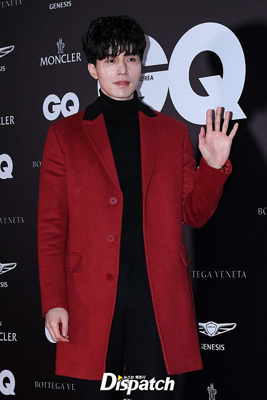 Actor Lee Dong-wook attended the 2018 Zikyunite commemorative photo call held at Nonhyun-dong SJ Kunsthalleh in Gangnam-gu, Seoul on the afternoon of the 13th.Lee Dong-wook attracted the reporters Sight at a glance with his unique good eyes on the day.I dont need Lighting.Im so happy to say hello.Melo-eyed.