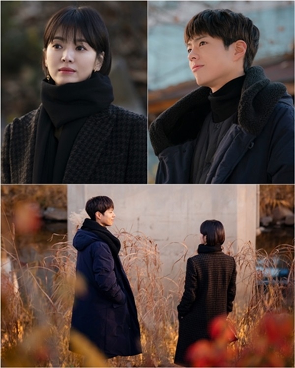 TVN drama boyfriend Song Hye-kyo Park Bo-gum became a thumb ride in earnest.The romance of the two people spread full of the house theater and made the viewers fall in love.In the 5th episode of Boyfriends, which aired on the 12th, a big change occurred in the relationship between Claudia Kim (Song Hye-kyo) and Jin Hyuk (Park Bo-gum), filling the house theater with excitement.Claudia Kim accepted her mind toward Jinhyuk, and the romance of the two began in earnest.Claudia Kim expressed concern at the Fairytale Hotel lobby that she was a scandal hero and said, It will be difficult for the company from tomorrow.But Jin-hyuk said, I have decided, sir. I have to be a meaningful person to you. I have decided.Especially at this time, Jinhyuks eyes looking at Claudia Kim were filled with a strong charm and made the house theater excited.As Claudia Kim worried, Jinhyeoks life changed one morning, and the glare and whispering of hotel staff poured into Jinhyuk who came to work, and Jinhyuk had no choice but to avoid his position.Claudia Kim, who saw Jinhyuk sitting alone to avoid the eyes of people, gave comfort to her in a letter.So Jinhyuk asked Claudia Kim to ask her out on an improvised date, saying, Would you like to go to Hongje-dong Art gallery together?The Hongje-dong Art Gallery, which Jinhyuk guided, was a street art gallery next to Hongjecheon.While watching the pictures hanging on each bridge pillar, Jinhyuk said in front of the picture Where do we meet again? Where do we become and what will we meet again?, but Claudia Kim said, There is nothing more different. However, Claudia Kims sincerity, which was revealed soon, made the hearts of the viewers feel.Claudia Kim, who lived in the eyes and ears of others, expressed her bitter heart with her heart that was attracted to Jinhyuk and her suppressed situation.Claudia Kim told her best friend and secretary, Mijin (Kwak Sun-young), Im so annoyed. How happy would it be if we were young? The timing is too bad.He said, I was saddened by the way I confessed my heart to Jinhyuk and swallowed my tears.Moreover, Claudia Kim, whose feelings came to the pole due to her mother who was guilty of her own, ran without a clue and finally reached the picture of Hongjecheon.At this time, Jinhyuk also thought of Claudia Kim and headed for the picture of Hongjecheon, and Claudia Kim and Jinhyuk faced again.This brought the relationship between Claudia Kim and Jinhyeok closer: according to the title of the painting, Where do you want to be and meet again?And then he said, Were talking about, were back here, back in the thumping. How about that? and reached out to Claudia Kim, who said, Yes.We met again with a thumb-burning, we said, We expressed our hearts about Jinhyuk and foreshadowed Dawn of the Planet of the Apes.Above all, the relationship between Claudia Kim and Jinhyuk is rewinding from the present to the past at the end of the video, and the picture of the two people meeting in Korea rather than Cuba has been drawn.There is a growing interest in the romance of Claudia Kim and Jinhyuk, who have become a relationship since such a chance meeting.However, the walls of reality that Claudia Kim and Jinhyuk will face in the future were higher.In particular, Chairman Kim (Cha Hwa-yeon) expressed his anger at the appearance of Claudia Kim, who does not move according to his will.Moreover, when Jinhyuk heard about the covering of Claudia Kim in the lobby of Fairytale Hotel, he revealed a vicious intention to take the hotel to Claudia Kim.Claudia Kims mother (Nam Ki-ae), who considered her daughter Claudia Kim as her tool for raising her identity, also continued to press Claudia Kim to raise interest in whether it would be a big challenge for Claudia Kim and Jinhyuks romance.Above all, Claudia Kims ex-husband Woo Seok (Jang Seung-jo) has been drawn to the fact that he closely watches the existence of Jinhyuk, raising questions about the future development.Boyfriend is a thrilling emotional melodrama that started with the accidental meeting of Claudia Kim and free and clear soul Jinhyuk who have never lived the life of her choice.It will be broadcast six times at 9:30 p.m. on the 13th.On the other hand, SK Btvs TVN channel number will be changed from 17 to 3.In addition, tvN can be found at KT olleh TV 17, LG U + TV 17, Skylife 20.Photo Source: Boyfriend broadcast capture