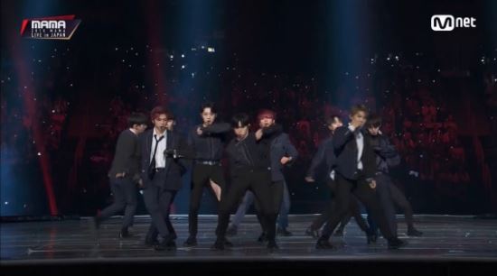 During the stage, Wanna One Lai Kuan-lins pants were torn.The 2018 MAMA FANS CHOICE in JAPAN Awards were held at the Japan Saitama Super Arena on the afternoon of the 12th (local time).Wanna One performed the stage of Put on, Boomerang, and Promise at the Awards; the members enthusiastically enthusiastically performed with their outstanding singing skills and performances.However, during the second song Boomerang stage, Lai Kuan-lins pants were torn and some of his thighs were exposed.Lai Kuan-lin was performing intense choreography when her pants were torn but calmly digested the stage to the end.Lai Kuan-lins lower body was caught only by full shots and not close to the camera; Lai Kuan-lin calmly continued the stage despite the accident.Wanna One won the Worldwide Top 10 at the Awards.The 2018 Mnet Asian Music Awards will be held in three countries: Korea, Japan and Hong Kong.The final awards will be held at the Hong Kong Asia World Expo Arena on the 14th (sometimes video is not exposed on portal sites).You can play it on the homepage.