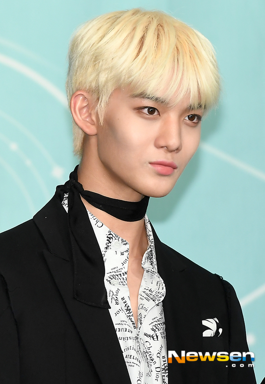 isopolarWanna One Bae Jin Young, who recently made a blonde comeback with a new song of Spring Wind, is a glorious first place in Voting.took the place.IdolThe Champ (IDOLCHAMP), launched by MBCPLUS, has been so hairy for the past two weeks!Idol is a blonde who has a blonde hair and a doll that is beautiful. Idol is a blonde hair that I have tried once, but it is not uncommon for blondes to fit better than black hair.But as blonde from birth, who is Idol, who is naturally good with blonde hair with immaculate skin and doll-like features?Voting results, first placeWanna One Bae Jin Young, who accounted for 41.16% of the total.Bae Jin Young, who returned to the surprise blonde with a comeback, appeared as a younger princely image suitable for the original nickname Prince.Fans who saw Bae Jin Youngs first blonde hair responded positively, such as CG is not it, Is it a real doll, and I see more attention because I am hairy.Bae Jin Young, who emits more Idol charm with blonde hair, has been popular with the Idol in 2000 at the Idol The Champ.The second place was EXO Baekhyun, who was second with 39.28%.Baekhyun has tried blondes many times as his activity period was long, among which Platinum Foot, which was presented in Day activity, is the most preferred color for fans.BTSs BTSs BTS BUY accounted for 9.6% of the total, and BU recently made headlines as she appeared on the stage of 2018 AAA as a blonde and gold suit.hwang hye-jin