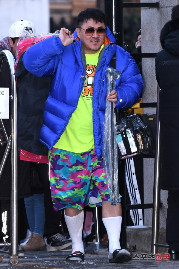 Type of change and level Defconn is going to work to attend KBS 2TV Music Bank rehearsal at KBS New Hall in Yeongdeungpo-gu, Seoul on the morning of the 14th.