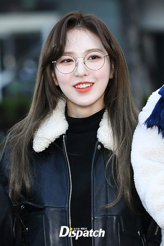 Today, on campus training her..Wendy, intelligent girl <p> KBS-2TV ‘Music Bank’ rehearsal 14 am Seoul Yeongdeungpo-GU Yeouido KBS Public Hall in the open.</p><p>Red Velvet Wendy, this day, glasses with fashion on point to me. Intelligent attractive overflowing.</p><p>Meanwhile, this day in Music Bank, Exo, Red Velvet, NCT127, La Boom, is, Golden car, Hey Girls, JBJ95, Ben, tip, Data Services, Conference etc attended.</p><p>Smile on</p><p>Water right memo</p><p>Campus training her</p>