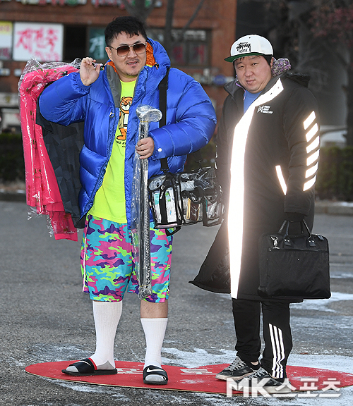 KBS Music Bank rehearsal was held at KBS in Yeouido, Yeongdeungpo-gu, Seoul on the morning of the 14th.Hyung Don and Dae Jun are posing for rehearsals.