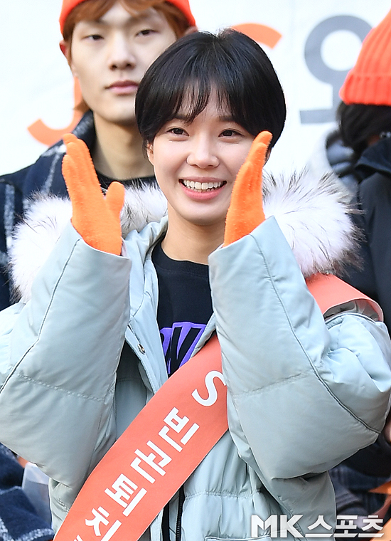 The poverty-fighting street fund raising event was held on the special stage in front of KEB Hana Bank in Myeong-dong, Seoul on the 15th.Actor Han Ji-min, model Han Hyun-min, Yoon Soi and girl group Hello Venus attended the street fundraising event.Actor Im Se-mi smiles before raising the street.