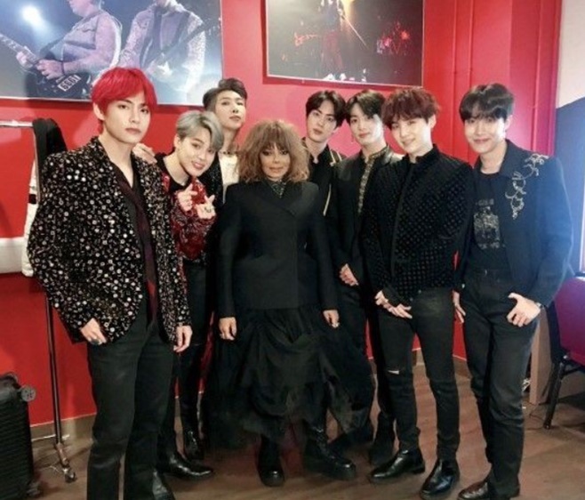 Group BTS has released a photo of it with pop star Janet Jackson.On the 14th, BTS official SNS posted a picture with the article I met Janet Jackson.In the photo, Janet Jackson and BTS are posing side by side; BTS has gathered their hands together, smiled at the camera, or posed in a unique way, flying a hand heart.Janet Jackson, who is in the middle, was somewhat rigid and attracted Eye-catching.Janet Jackson won the Inspiration Award at the 2018 MAMA held at Hong Kong Asia World Expo Arena.BTS has won five awards, including the Singer of the Year Award, Album Award.