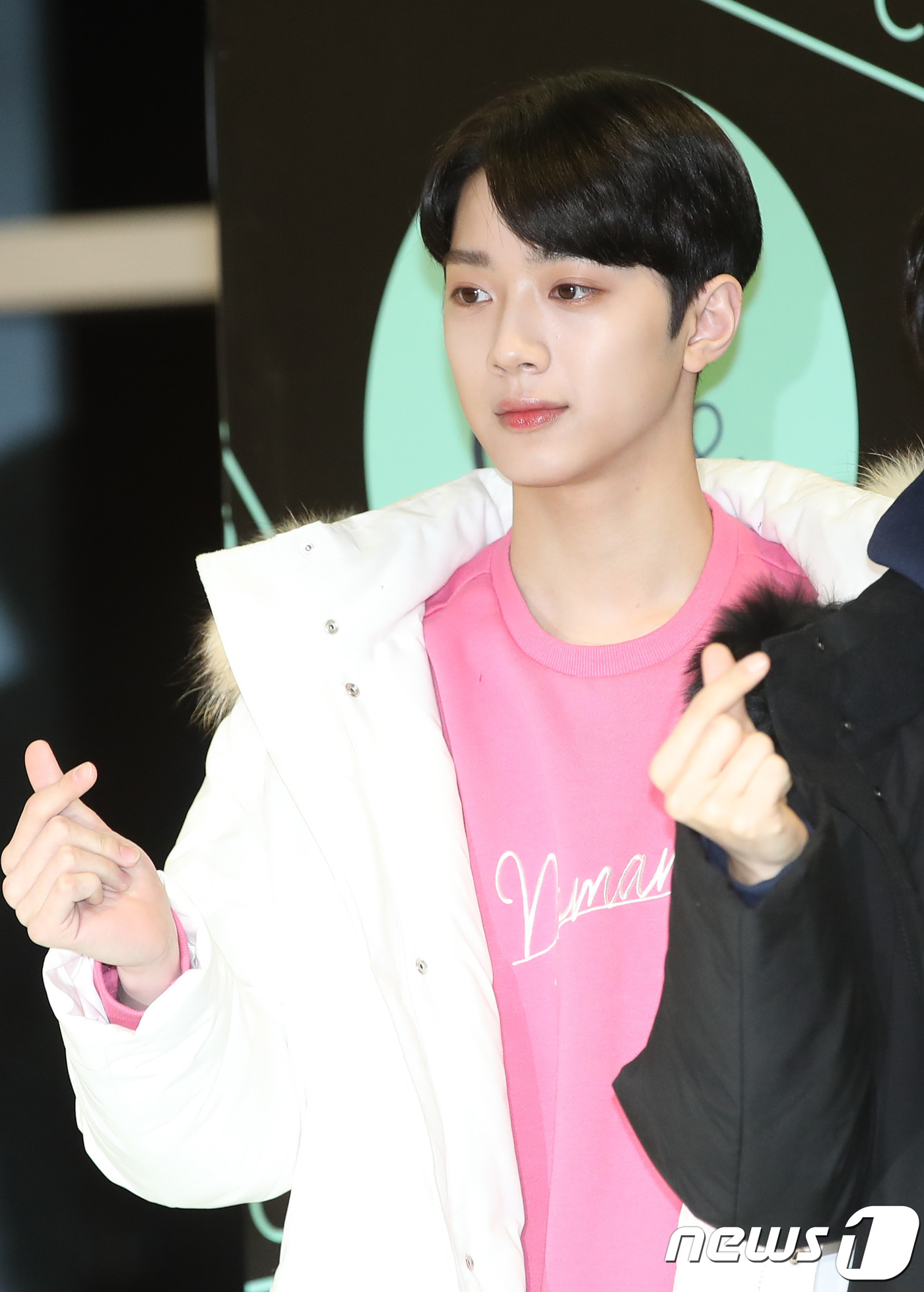 Seoul=) = Wanna One Lai Kuan-lin poses at a fashion brand signing ceremony in Sangam-dong, Seoul, on Thursday afternoon. December 17, 2018.