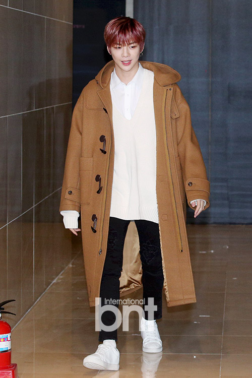 Group Wanna One Kang Daniel is entering the Fan signing event event ceremony held at the Spigen Hall in Samseong-dong, Gangnam-gu, Seoul on the afternoon of the 17th.news report