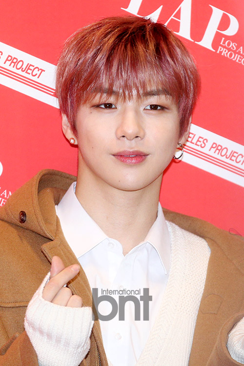 Group Wanna One Kang Daniel attended a Fan signing event event ceremony held at the Spigen Hall in Samseong-dong, Gangnam-gu, Seoul on the afternoon of the 17th.news report