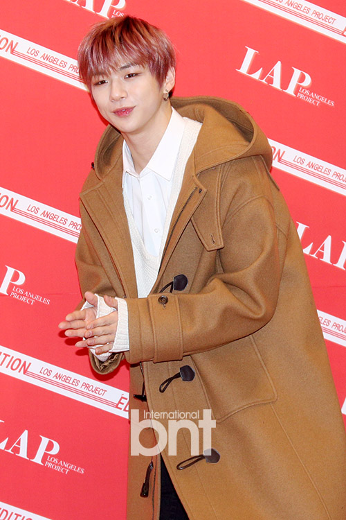 Group Wanna One Kang Daniel attended a Fan signing event event ceremony held at the Spigen Hall in Samseong-dong, Gangnam-gu, Seoul on the afternoon of the 17th.news report