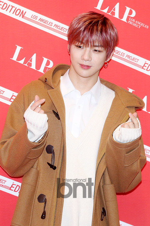 Group Wanna One Kang Daniel attended the Fan signing event held at Samseong-dong Spigen Hall in Gangnam-gu, Seoul on the afternoon of the 17th.Guyomie Hart.Pans snipering.Did you call me?Hearts when you leave.news report