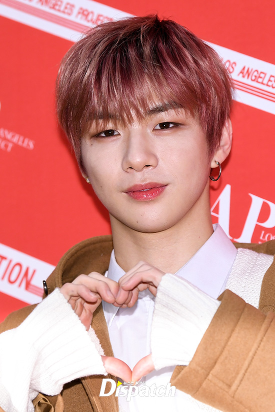 Wanna One Kang Daniel attended a Fan signing event event ceremony for clothing brands held at the Shupigen Hall in Samseong-dong, Gangnam-gu, Seoul on the afternoon of the 17th.Kang Daniel showed off his cute charm by posing for a heart on the day.Face is art.Guyomie Hart.The charm of the man.The Pulled Heart.