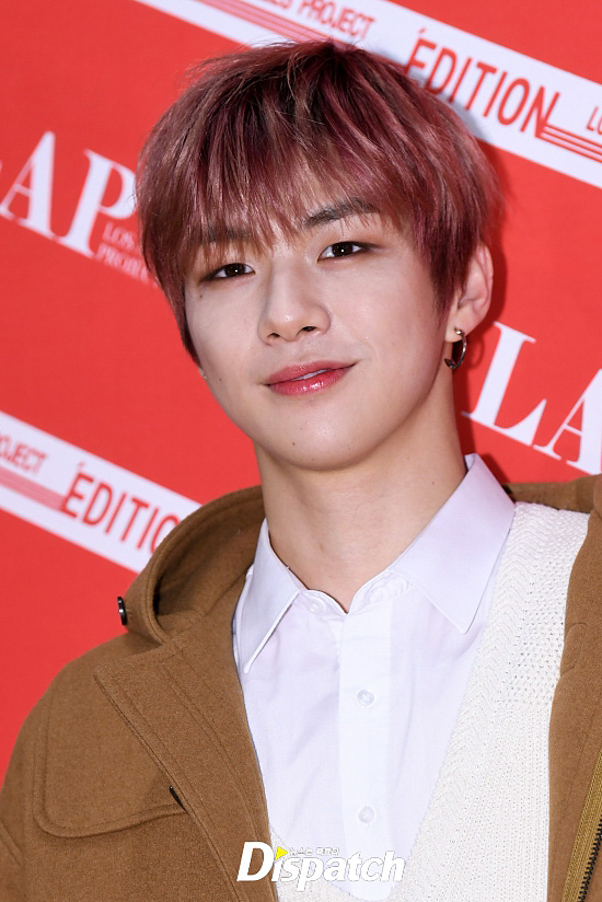 Wanna One Kang Daniel attended a Fan signing event event ceremony for clothing brands held at the Shupigen Hall in Samseong-dong, Gangnam-gu, Seoul on the afternoon of the 17th.Kang Daniel showed off his cute charm by posing for a heart on the day.Face is art.Guyomie Hart.The charm of the man.The Pulled Heart.