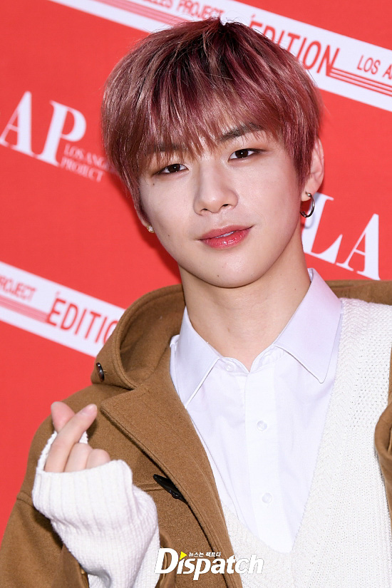 Wanna One Kang Daniel attended a Fan signing event event ceremony for clothing brands held at the Shupigen Hall in Samseong-dong, Gangnam-gu, Seoul on the afternoon of the 17th.Kang Daniel showed off his cute charm by posing for a heart on the day.Face is art.Guyomie Hart.The charm of the man.The Pulled Heart.
