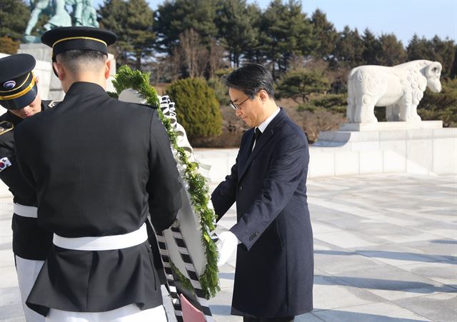 ì´ë³êµ¬ êµ­ê°ë³´íì² ì ì ì°¨ì¥ì´ 17ì¼ ì¤ì  êµ­ë¦½ëì íì¶©ìì ì°¾ì íííê³  ìë¤. êµ­ê°ë³´íì² ì ê³µ