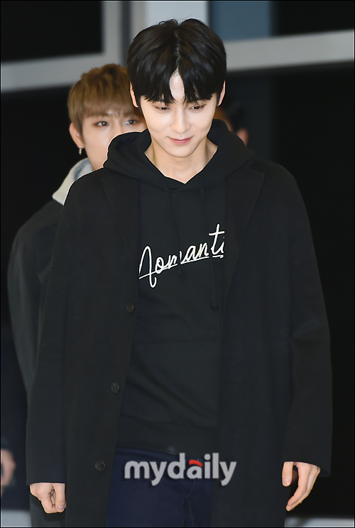 Wanna One Hwang Min-hyun attends an event for a Fashion brand fan signing event held at Nuri Dream Square in Sangam-dong, Seoul on the afternoon of the 17th.