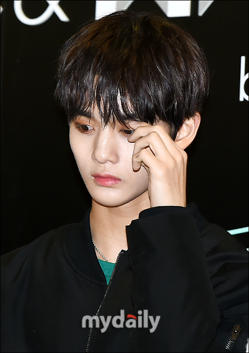 Wanna One Bae Jin Young attends an event for a Fashion brand fan signing event held at Nuri Dream Square in Sangam-dong, Seoul on the afternoon of the 17th.