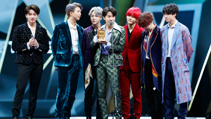 The group BTS Idol Music Video has exceeded 300 million YouTube views.According to his agency Big Hit Entertainment, Idol Music Video exceeded 300 million YouTube views at 7:30 pm last night.As a result, BTS has exceeded 300 million views of eight Music Videos including Idols including DNA 500 million views and Fake Love 400 million views.Articles and tips: Katok/Line jebo23end