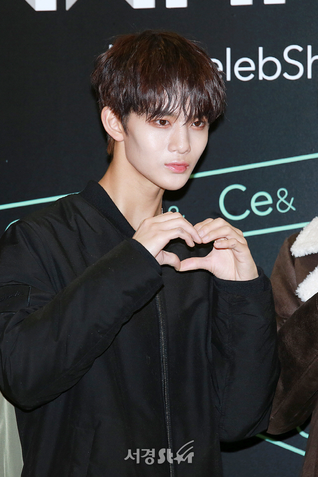 Wanna One (Wanna One) member Bae Jin Young poses in attendance.