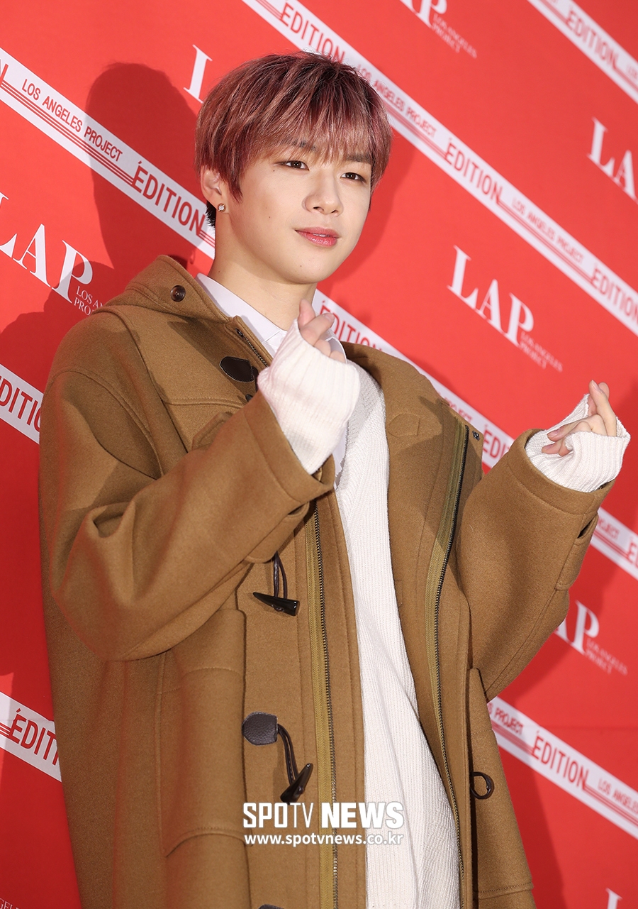 The group Wanna One member Kang Daniel Fan signing event event ceremony was held at the Shufigen Hall in Samseong-dong, Gangnam-gu, Seoul on the afternoon of the 17th.