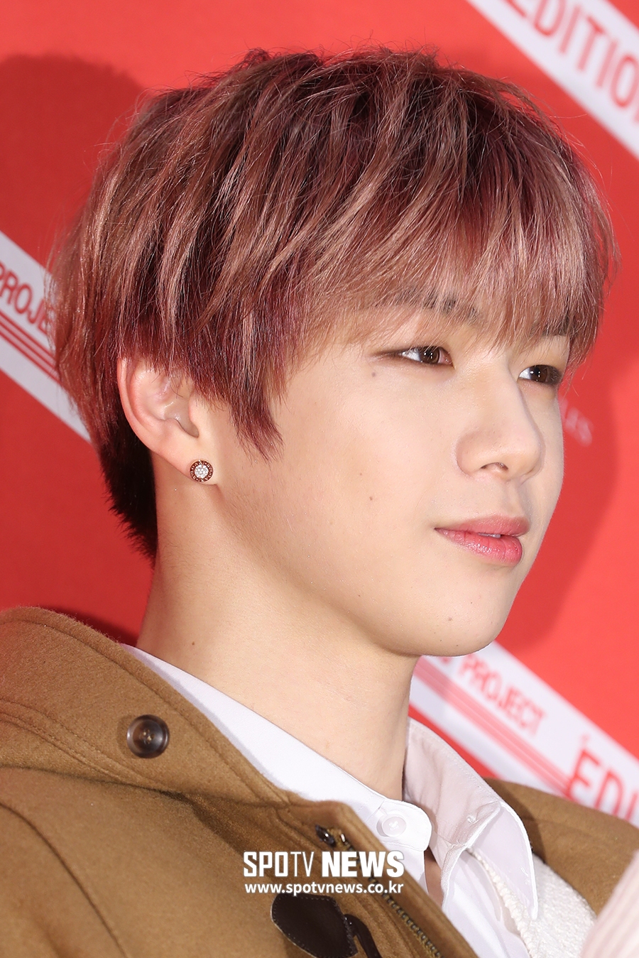 The group Wanna One member Kang Daniel Fan signing event event ceremony was held at the Shufigen Hall in Samseong-dong, Gangnam-gu, Seoul on the afternoon of the 17th.