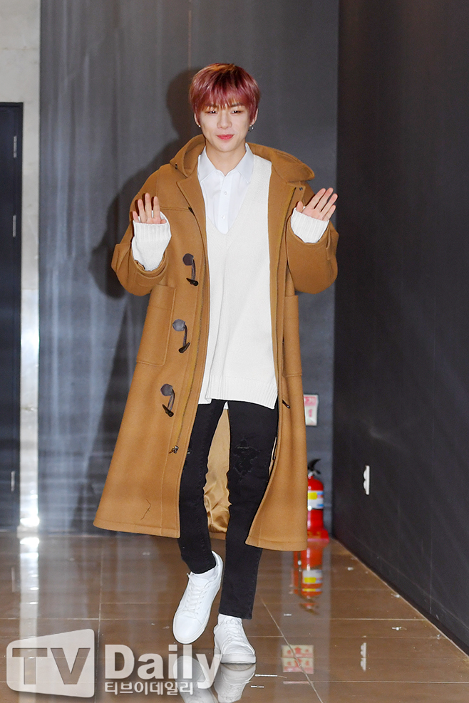 Kang Daniel of the group Wanna One attends the Fan Members Only at the Samseong-dong Spigen Hall in Gangnam-gu, Seoul on the afternoon of the 17th.Kang Daniel fan Members Only