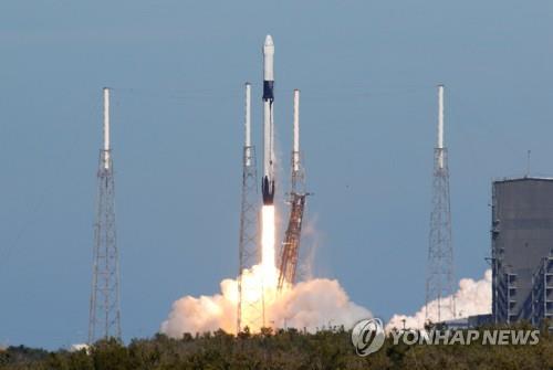 GPSⅢ 첫 위성 '베스푸치'를 실어나를 스페이스X 팰컨9 로켓 [로이터=연합뉴스]