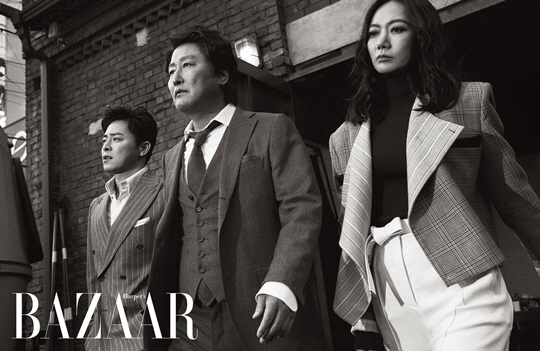 A January issue of Bazaar by Actor Kang-Ho Song, Jo Jung-suk and Bae Doona, by Drug King (Provided/Distributed: Showbox Co., Ltd.; Directed by Hive Mediacorp: Woo Min-ho), released on December 19.The movie Drug King is a movie about the story of a smuggler who became a legendary drug king in the 1970s when he was patriotic when he exported drugs.Kang-Ho Song, who transformed from Drug King to legendary Drug King Idusam, Jo Jung-suk, who plays the hot blood test Kim In-gu chasing Drug King, and Bae Doona, who is comebacking on the screen with Kim Jung-ah, a lobbyist who cooperates with Drug King, I met him.The three actors completed the unique aura of the Drug King team by adding charisma to the 70s style suit, which is also the background of the movie Drug King, and mood with black and white.Those who are assisting and confronting each other in the movie show the fashion kings of the Acting Kings through the picture, and show the intense conclusion of the movie to decorate the end of this year.Kang-Ho Song, Jo Jung-suk, and Bae Doona interviewed the January issue of Bazaar to introduce the story of the movie Drug King more deeply and to release their affection for the character.Interviews with other pictures of the Acting Kings can be found in the January issue of Bazaar, and the movie Drug King will be released on December 19th.