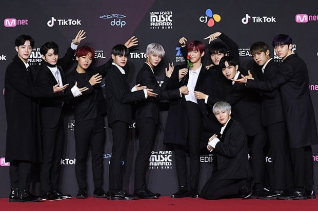 Group Wanna One will complete a short one-and-a-half year of music industry activity without contract extension.Wanna One will close the contract on December 31, as scheduled, said Wanna Ones agency, Swing Entertainment.The contract ends on December 31, though Wanna Ones official activities run until January.Wanna One will not only attend the scheduled year-end awards ceremony, but will also spend beautiful and precious time with fans through the January concert, which will be the last official schedule. The idol group Wanna One, which was born through Mnet Survival program Produce 101 Season 2 in June last year, started with the first album 1X1=1 (TO BE ONE) and the prequel repackage 1-1=0 (N) OTHING WITHOUT YOU, and the second mini album 0 + 1 = 1 (I PROMISE YOU) were released in succession, making it popular as a syndrome.In addition, through the special album 1=1 (UNDIVIDED), four teams of units were formed to show new charm and growth potential.The first full-length album, POWER OF DESTINY, released on November 19th, broke its own record of exceeding 438,000 copies in the first year.The title song Spring Wind is the first place on seven major music charts including Melon, Mnet, and Naver Music.and the .In June, he held ONE: THE WORLD and held a world tour in World14 cities including the United States and Asia for three months, marking everyone as the best boy group in South Korea, including all Worlds beyond South Korea.Swing Entertainment said, I would like to express my gratitude to 11 youths and Wanna One who showed a wonderful appearance for about a year and a half, and will also support the new Departure and activities in the future.I would like to express my deep gratitude to many fans at home and abroad who have loved Wanna One in the meantime, and I hope you will support and bless the future of Wanna One members. 