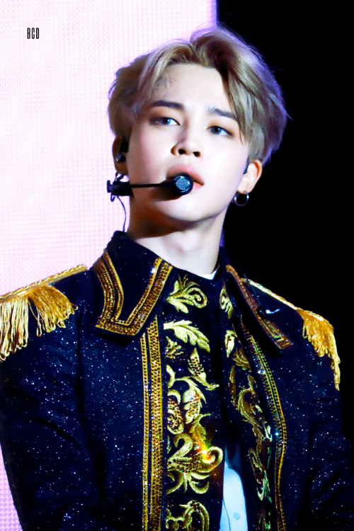 With BTS (BTS) selected as the best singer to shine this year in 2018, member Jimin also made the first place in 2018 Idol Preferenceand the .According to the KoreaGallup announcement on the 18th, the results of asking 1501 people aged 13 to 29 years old, including Jeju Island, three of them in July, September and November (free response), BTS Jimins preference of 12.8%, the first place.. from seventh place last year to first place this yearThe rankings have soared and the first place for women in their 10s and 20s is the first place., the preference of male teenagers is second, and the preference of male in their 20s is fifth.