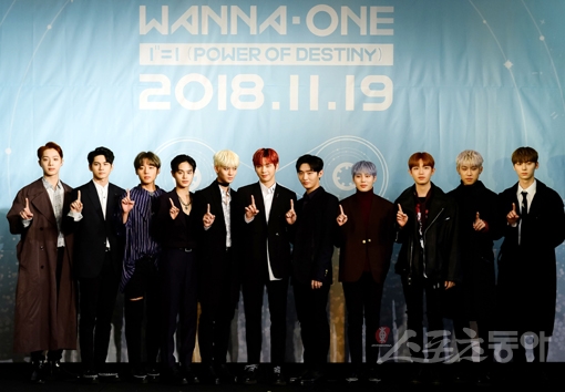 The move of group Wanna One is concluded.Wanna One will close the contract on December 31, as scheduled, said Wanna Ones agency, Swing Entertainment.The contract ends on December 31, though Wanna Ones official activities run until January.Wanna One will attend the scheduled year-end awards ceremony, as well as spend beautiful and precious time with fans through the January Concert, which will be the last official schedule.Swing Entertainment said, I would like to express my gratitude to 11 youths and Wanna One who showed a wonderful appearance for about a year and a half, and will also support new start and activities in the future.I would like to express my deep gratitude to many fans at home and abroad who have loved Wanna One in the meantime, and I hope you will support and bless the future of Wanna One members. Wanna One, an idol group born through Mnet Survival Program Produce 101 Season 2 in June last year, started its first album 1X1=1 (TO BE ONE), followed by a prequel repackage 1-1=0 (NOTHING WITHOUT YOU) and a second mini album 0+1=1 (I PROMISE YOU) It was released in succession and became popular near the syndrome.In addition, through the special album 1=1 (UNDIVIDED), four teams of units were formed to show new charm and growth potential.The first Music album 111=1 (POWER OF DESTINY), released on November 19, broke its own record of exceeding 438,000 copies in initial sales.The title song Spring Wind was the number one player on seven major music charts including Melon, Mnet and Naver Music.In June, he held ONE: THE WORLD and held a world tour in World14 cities including the United States and Asia for three months, marking everyone as the best boy group in South Korea, including all Worlds beyond South Korea.