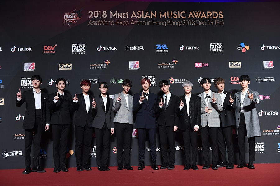 The move of group Wanna One is concluded.Wanna One will close the contract on the 31st as scheduled; the contract will be terminated, but the official activity will continue until January, Swing Entertainment said on Wednesday.Unfortunately, the contract is over, but Wanna One will attend the year-end awards ceremony as well as spend precious time with fans until the last official concert in January.Wanna One is scheduled to hold its last concert at the Gocheok Sky Dome in Seoul in January.Wanna One, who was born through Mnet Produce 101 Season 2 last June, was loved hotly.In recent years, he has shown four units through special albums and showed new charm and growth potential.In June, he held Won: The World and announced his name as a representative group of Kpop by conducting a world tour in 14 cities around the world including the United States and Asia for three months.Swing Entertainment said, I am grateful to Wanna One for showing a wonderful appearance for a year and a half, and I also support new starts and activities in the future.I am deeply grateful to the fans who have loved Wanna One in the meantime. 