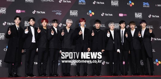 Wanna Ones move is finished.Wanna One will close the contract on December 31, as scheduled, said Wanna Ones agency, Swing Entertainment.The contract ends on December 31, though Wanna Ones official activities run until January.Wanna One will attend the scheduled year-end awards ceremony, as well as spend beautiful and precious time with fans through the January Concert, which will be the last official schedule.Wanna One, an idol group born through Mnet Survival Program Produce 101 Season 2 in June last year, started its first album 1X1=1 (TO BE ONE), followed by a prequel repackage 1-1=0 (NOTHING WITHOUT YOU) and a second mini album 0+1=1 (I PROMISE YOU) It was released in succession and became popular near the syndrome.In addition, through the special album 1=1 (UNDIVIDED), four teams of units were formed to show new charm and growth potential.The first Music album 111=1 (POWER OF DESTINY), released on November 19, broke its own record of exceeding 438,000 copies in initial sales.The title song Spring Wind was the number one player on seven major music charts including Melon, Mnet and Naver Music.In June, he held ONE: THE WORLD and held a world tour in World14 cities including the United States and Asia for three months, marking everyone as the best boy group in South Korea, including all Worlds beyond South Korea.Swing Entertainment said, I would like to express my gratitude to 11 youths and Wanna One who showed a wonderful appearance for about a year and a half, and will also support new start and activities in the future.I would like to express my deep gratitude to many fans at home and abroad who have loved Wanna One in the meantime, and I hope you will support and bless the future of Wanna One members. 