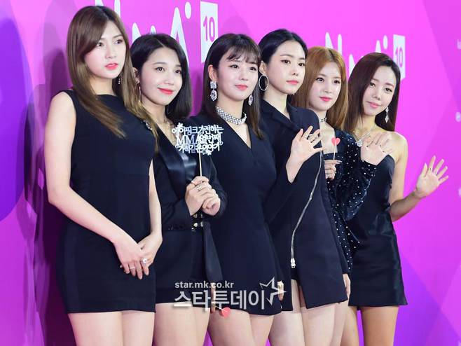 The group Apink is launched in Running Man.Apink will appear in Running Man in full, a SBS official said on the 18th, and the recording will be broadcast on January 6 next year.This is the first time that Apinks Running Man complete strike has been made.In the meantime, Jung Eun-ji, Son Na-eun and other members have appeared individually, but Moisturizing as a complete body has never been shown.Expectations are high on what Apink will do in Running Man.Meanwhile, Apink will make a comeback with a new album on January 7 next year.